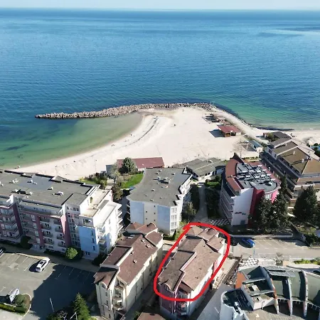 White Sands Beachfront Getaway In Aurelia - Sea View & Direct Access Lejlighed