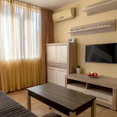 White Sands Beachfront Getaway In Aurelia - Sea View & Direct Access Lejlighed Burgas City