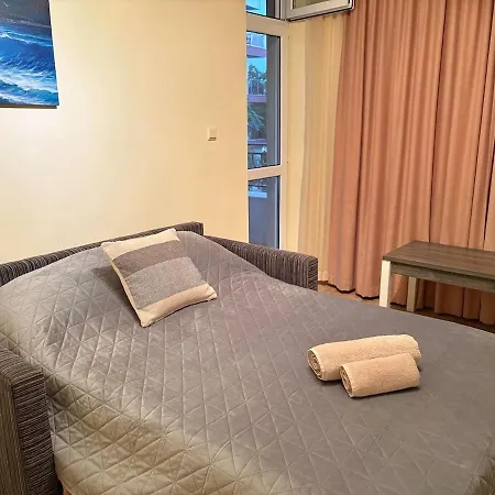 White Sands Beachfront Getaway In Aurelia - Sea View & Direct Access Lejlighed *