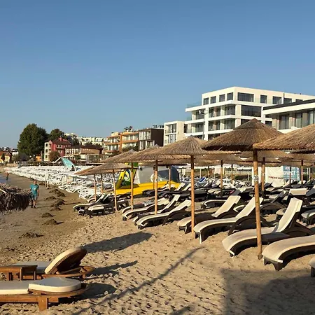 White Sands Beachfront Getaway In Aurelia - Sea View & Direct Access Lejlighed